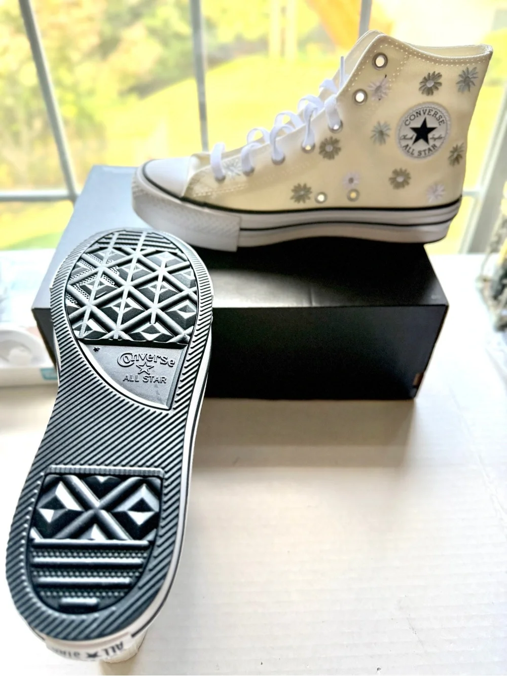 Converse High Top Sneakers in Cream and White with Floral Embroidery NWOB Size 6 - Picture 7 of 14